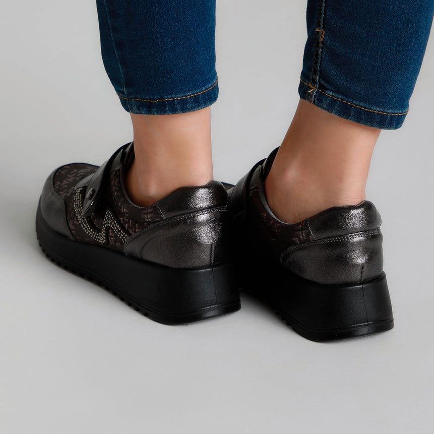 Zapatos con Plataforma y Amortiguación: Comodidad y Estilo en Cada Paso