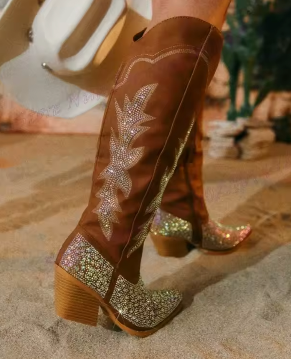 Botas Cowboy con Pedrería: ¡Brilla de la Rodilla al Tobillo!