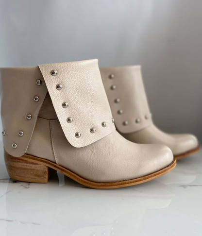 Botines sin Cierre: Elegancia Deslizante y Comodidad Inmediata