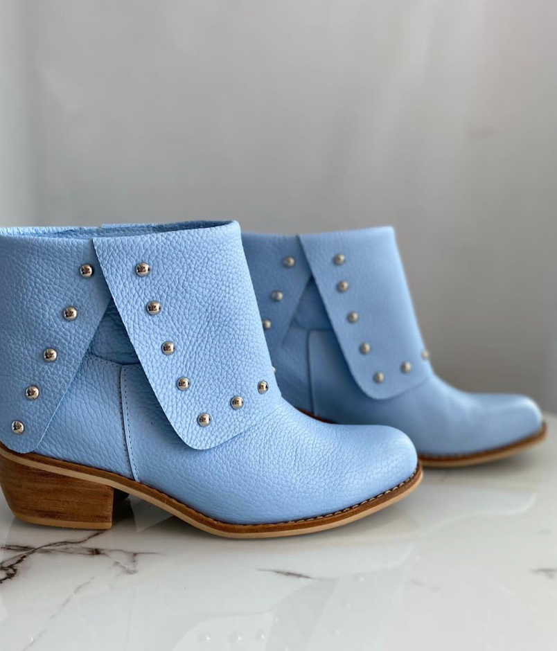 Botines sin Cierre: Elegancia Deslizante y Comodidad Inmediata