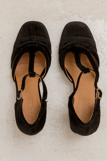 Sandalia de Terciopelo: Elegancia Artesanal y Confort Único