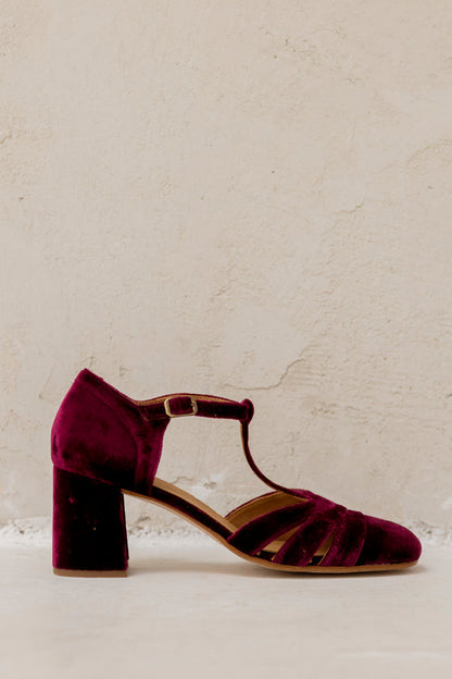 Sandalia de Terciopelo: Elegancia Artesanal y Confort Único